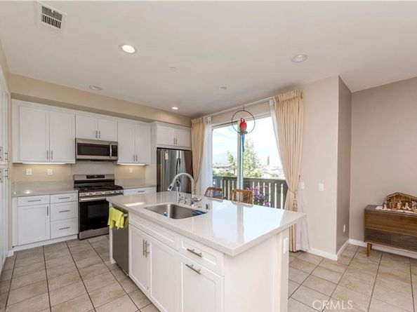 713 S Azusa Avenue A, Azusa CA 91702