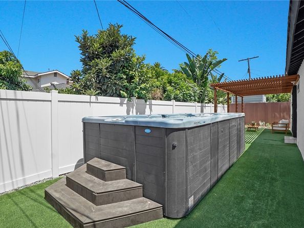 8906 Yorktown Avenue, Los Angeles CA 90045