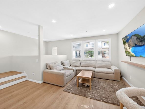 2827 W Edinger Avenue, Santa Ana CA 92704