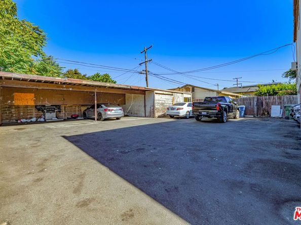 579 Hyde Park Place, Inglewood CA 90302