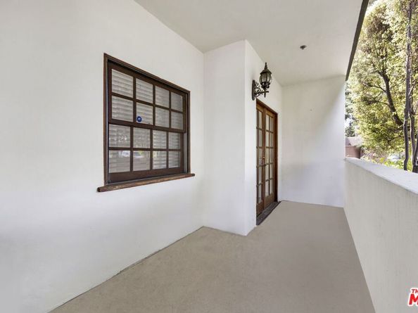 156 S Oak Knoll Avenue 101, Pasadena CA 91101