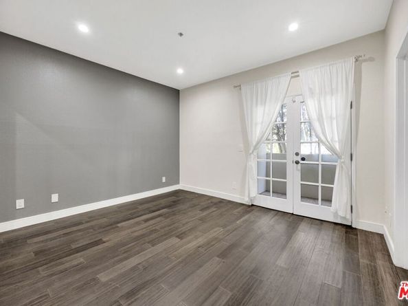 156 S Oak Knoll Avenue 101, Pasadena CA 91101