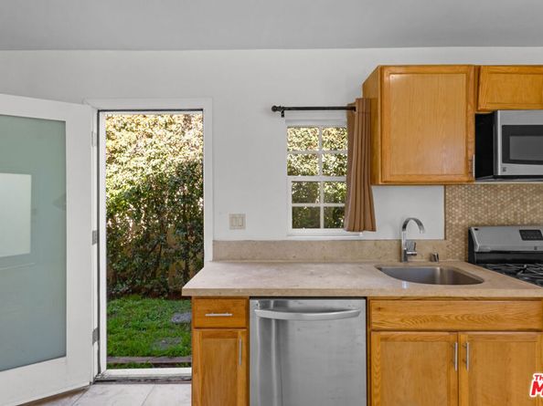 191 S Gardner Street, Los Angeles CA 90036