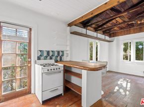 691 Santa Clara Avenue, Venice CA 90291