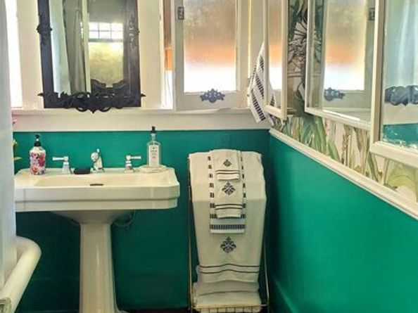 691 Santa Clara Avenue, Venice CA 90291