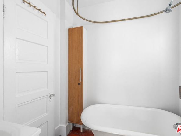 691 Santa Clara Avenue, Venice CA 90291