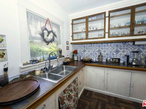 691 Santa Clara Avenue, Venice CA 90291