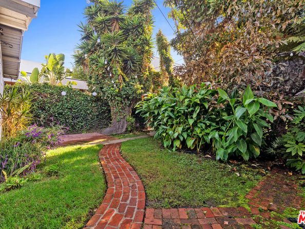 691 Santa Clara Avenue, Venice CA 90291