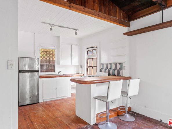 691 Santa Clara Avenue, Venice CA 90291