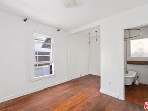 691 Santa Clara Avenue, Venice CA 90291