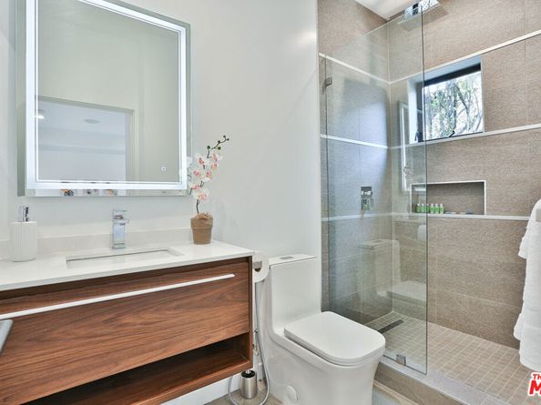 1622 S Mansfield Avenue, Los Angeles CA 90019