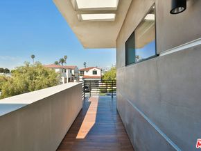 1622 S Mansfield Avenue, Los Angeles CA 90019