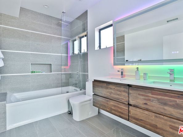 1622 S Mansfield Avenue, Los Angeles CA 90019