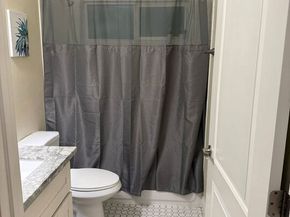 1147 S Kenmore Avenue, Los Angeles CA 90006