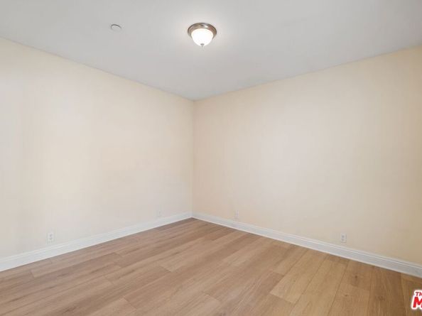 1147 S Kenmore Avenue, Los Angeles CA 90006