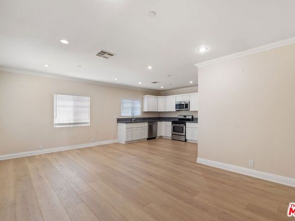 1147 S Kenmore Avenue, Los Angeles CA 90006