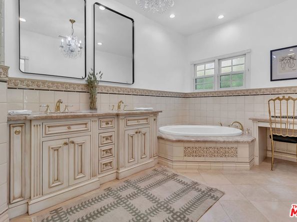 6526 Lindenhurst Avenue, Los Angeles CA 90048