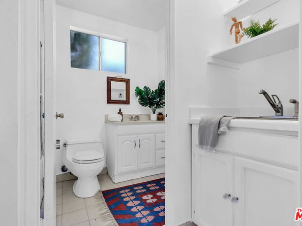 6526 Lindenhurst Avenue, Los Angeles CA 90048
