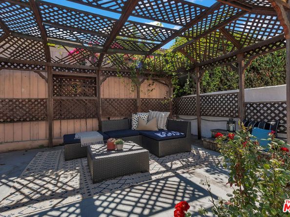 6526 Lindenhurst Avenue, Los Angeles CA 90048