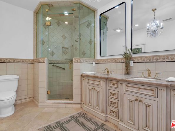 6526 Lindenhurst Avenue, Los Angeles CA 90048