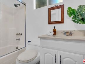 6526 Lindenhurst Avenue, Los Angeles CA 90048