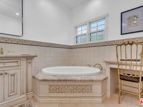 6526 Lindenhurst Avenue, Los Angeles CA 90048