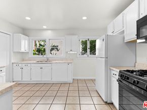 2406 3rd Avenue, Los Angeles CA 90018