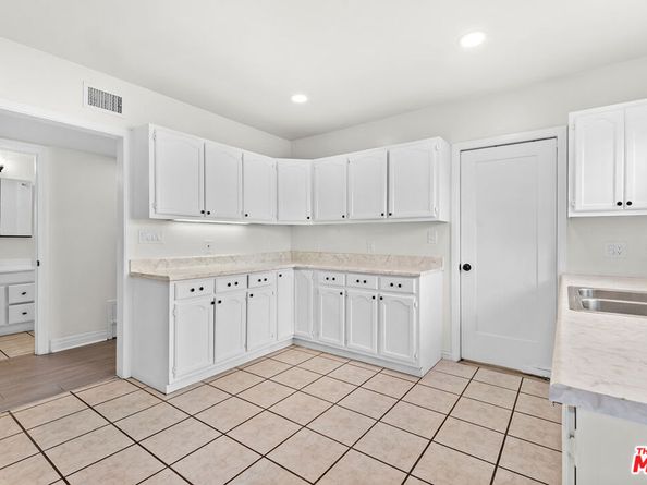 2406 3rd Avenue, Los Angeles CA 90018