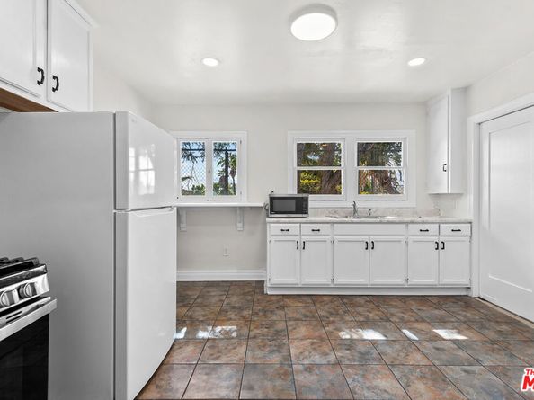 2406 3rd Avenue, Los Angeles CA 90018