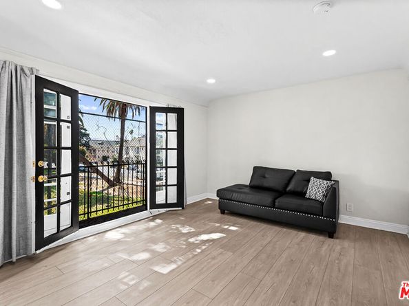 2406 3rd Avenue, Los Angeles CA 90018