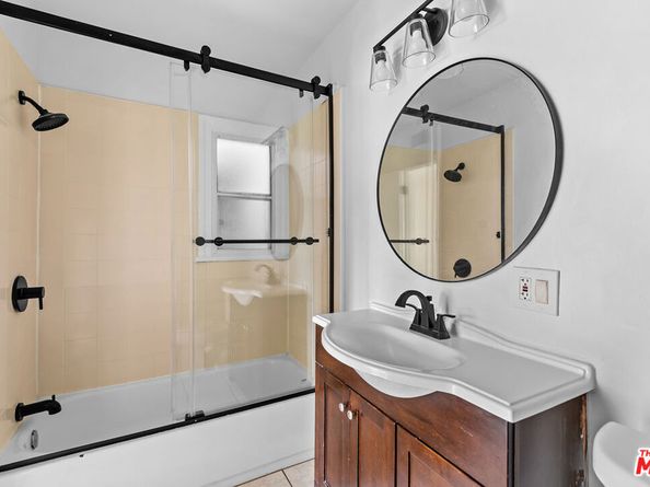 2406 3rd Avenue, Los Angeles CA 90018