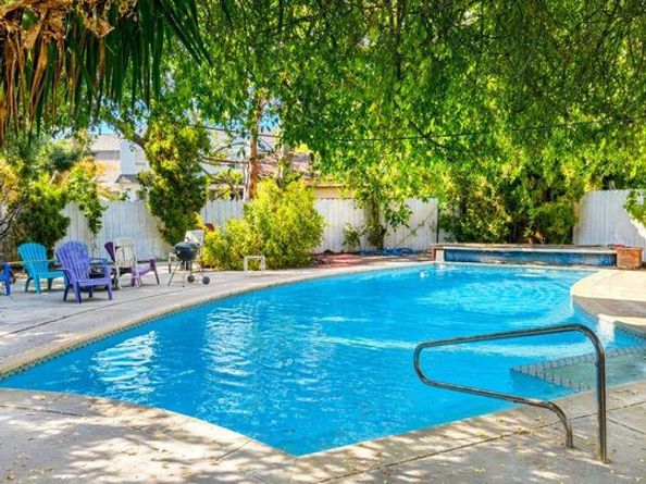 849 3rd Avenue, Los Angeles CA 90005