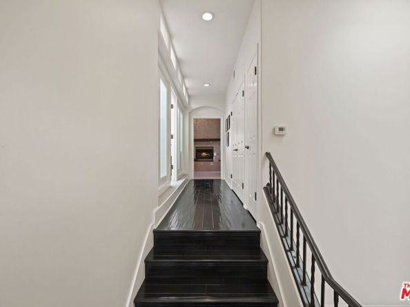 6435 Zumirez Drive 11, Malibu CA 90265