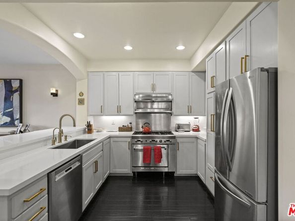 6435 Zumirez Drive 11, Malibu CA 90265