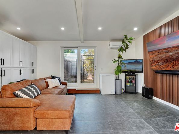 3867 3rd Avenue, Los Angeles CA 90008