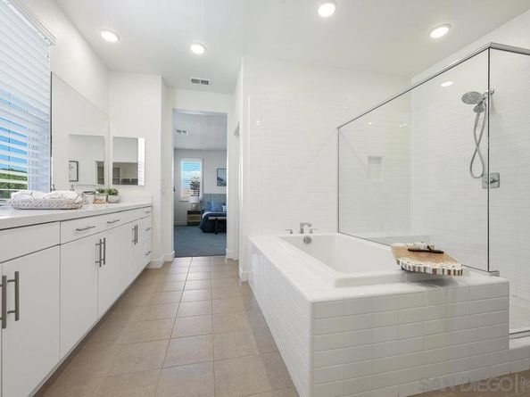 8894 Trailridge Ave, Santee CA 92071