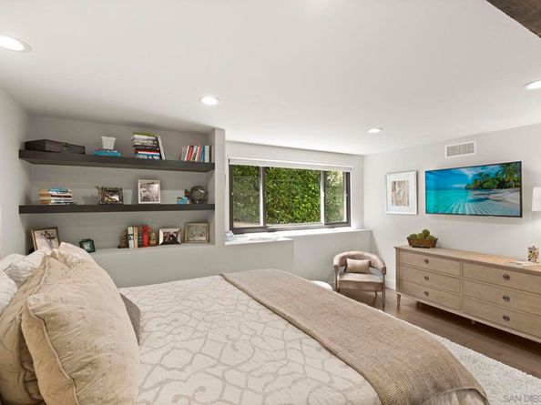 1586 Crespo Dr, La Jolla CA 92037