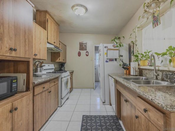 682 Valley Village Dr, El Cajon CA 92021