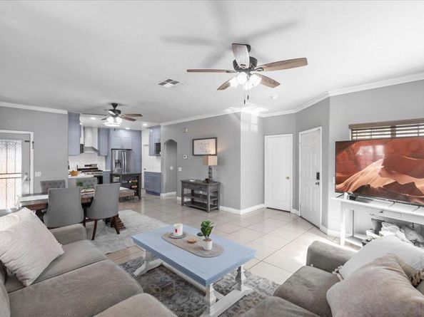 901 Stoneys Ln, El Cajon CA 92021