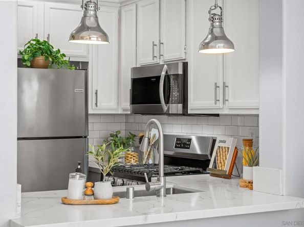 6008 Paseo Salinero, Carlsbad CA 92009