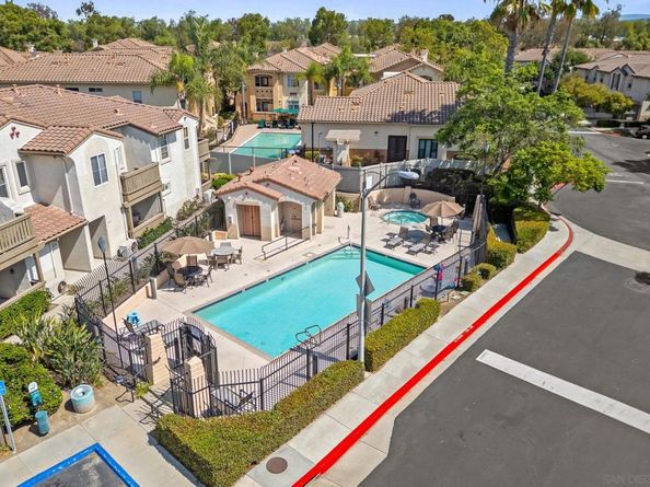 6008 Paseo Salinero, Carlsbad CA 92009