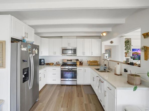 900 Cornish Dr, Encinitas CA 92024