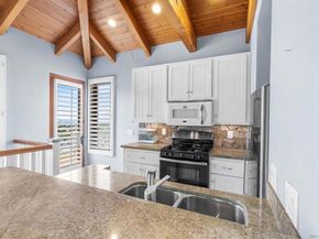 900 Cornish Dr, Encinitas CA 92024