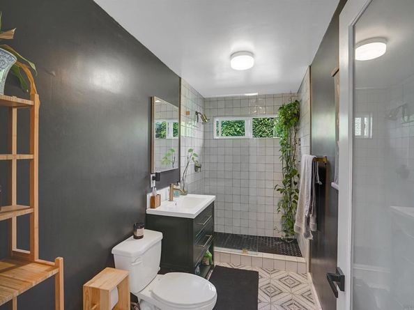 900 Cornish Dr, Encinitas CA 92024