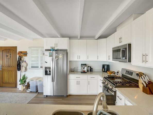 900 Cornish Dr, Encinitas CA 92024