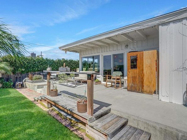 900 Cornish Dr, Encinitas CA 92024