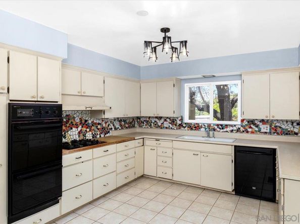 1421 Rincon Rd, Escondido CA 92025