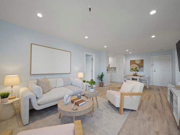 4730 Noyes ST 106, San Diego CA 92109