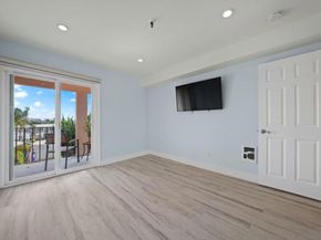 4730 Noyes ST 106, San Diego CA 92109