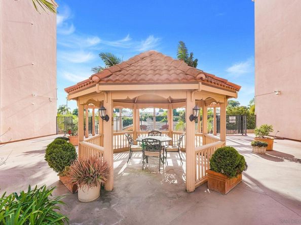 4730 Noyes ST 106, San Diego CA 92109